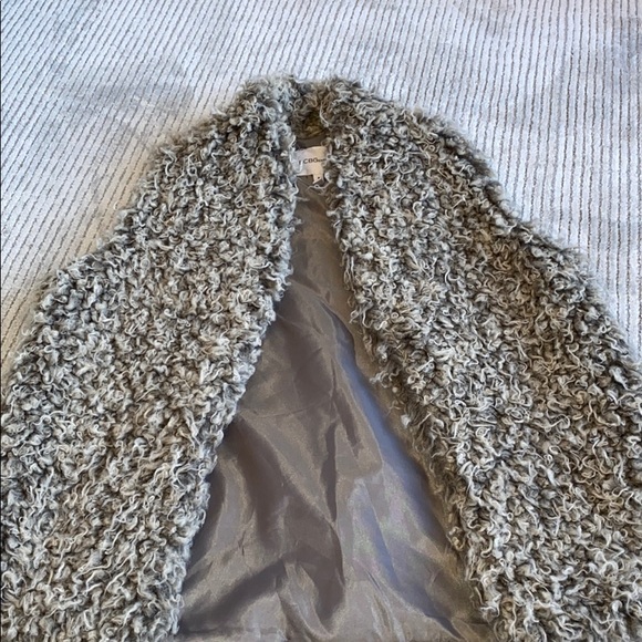 BCBGENERATION Shag Vest - Picture 2 of 4